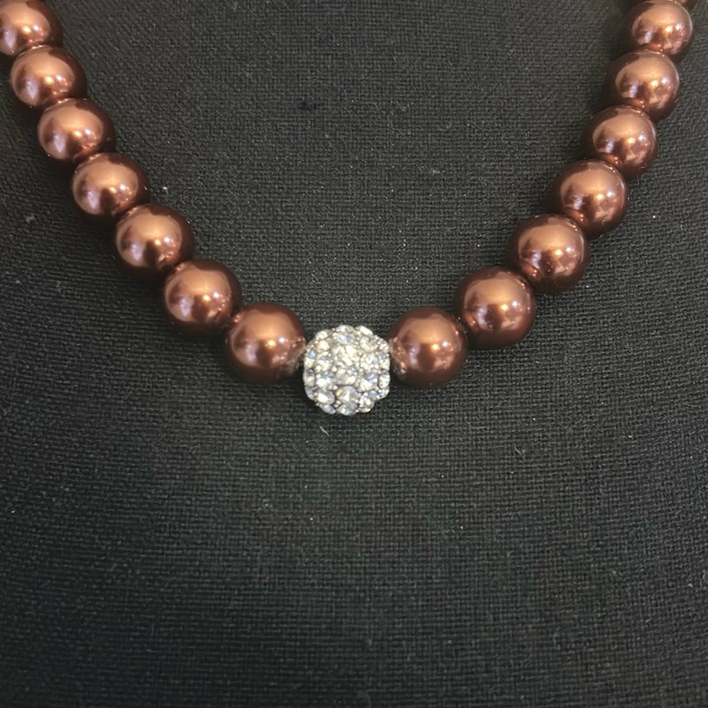 Necklace Elegant Brown Pearl Necklace/silver bling, 21”, Excellent Condition